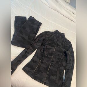 Lululemon 2peice yoga set black camo sz 10